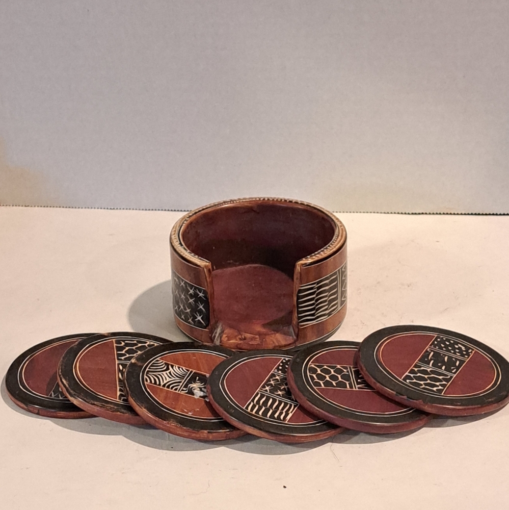 Round RED STONE COASTER SET Vintage Black Cream Zig Zag Design 6 & Holder.